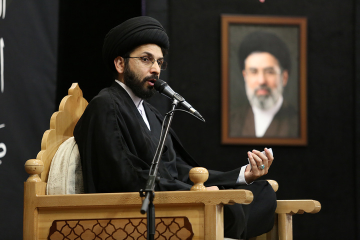 زائران حرم بانوی کرامت در سوگ ام ابیها اشک ماتم ریختند