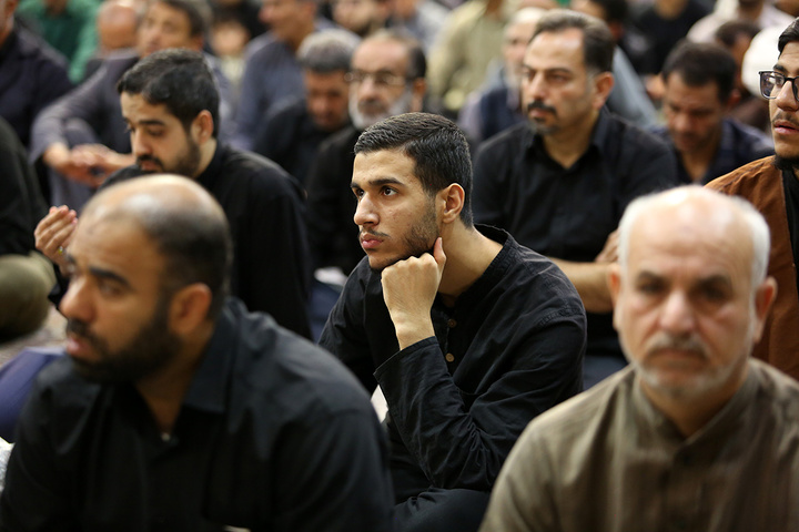 زائران حرم بانوی کرامت در سوگ ام ابیها اشک ماتم ریختند