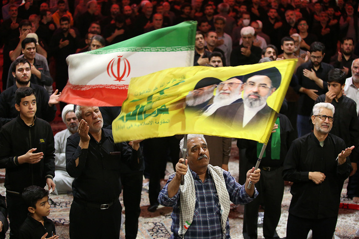 زائران حرم بانوی کرامت در سوگ ام ابیها اشک ماتم ریختند