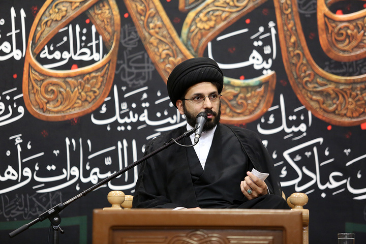 زائران حرم بانوی کرامت در سوگ ام ابیها اشک ماتم ریختند