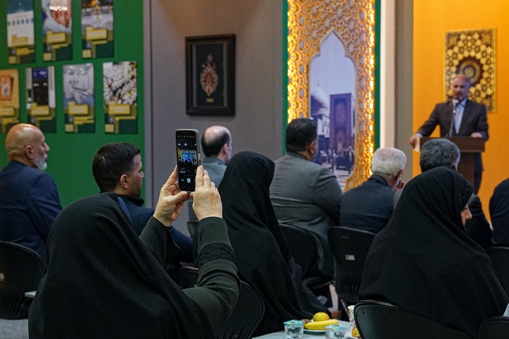 مراسم اهدای مدال به موزه آستان قدس رضوی