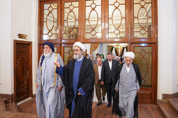 استقبال از شیوخ عشایر خوزستان در فرودگاه شهید هاشمی‌نژاد مشهد