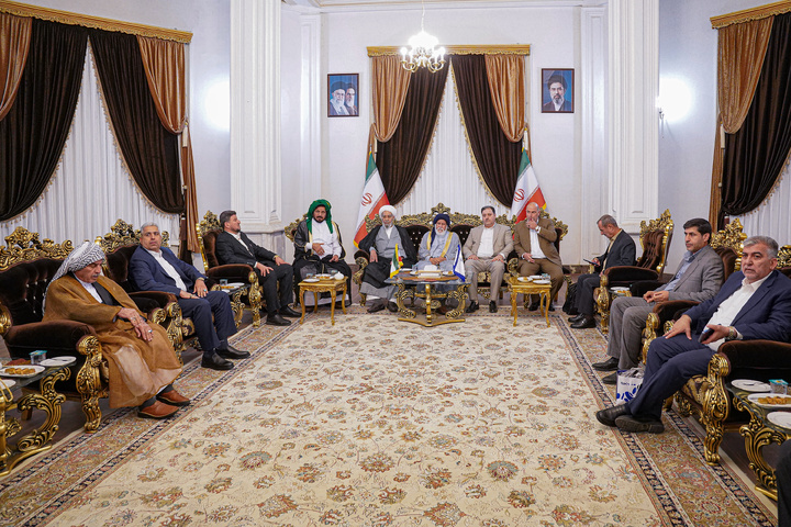 استقبال از شیوخ عشایر خوزستان در فرودگاه شهید هاشمی‌نژاد مشهد