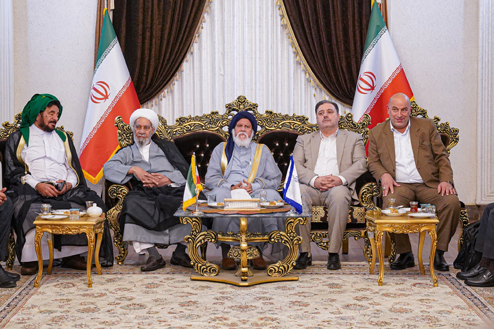 استقبال از شیوخ عشایر خوزستان در فرودگاه شهید هاشمی‌نژاد مشهد