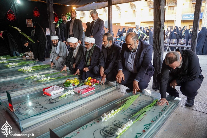 گلباران قبور مطهر شهدای آستان مقدس حضرت احمدبن موسی الکاظم علیه السلام