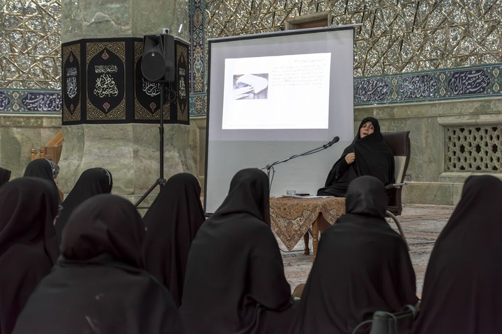 غبارروبی حرم مطهر بانوی کرامت توسط پزشکان و پرستاران