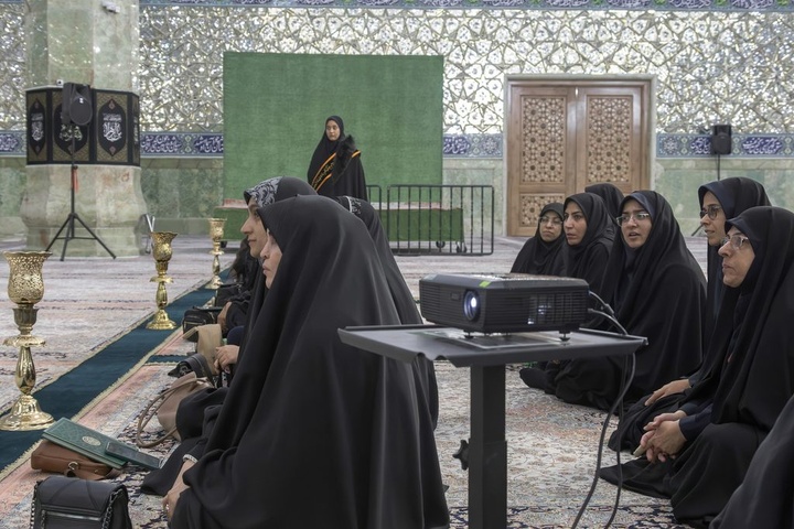 غبارروبی حرم مطهر بانوی کرامت توسط پزشکان و پرستاران