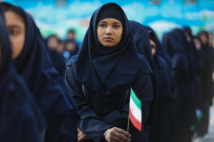 حضور خدام حرم مطهر رضوی در دبیرستان دخترانه فرهنگیان مشهد