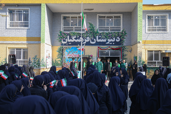 حضور خدام حرم مطهر رضوی در دبیرستان دخترانه فرهنگیان مشهد