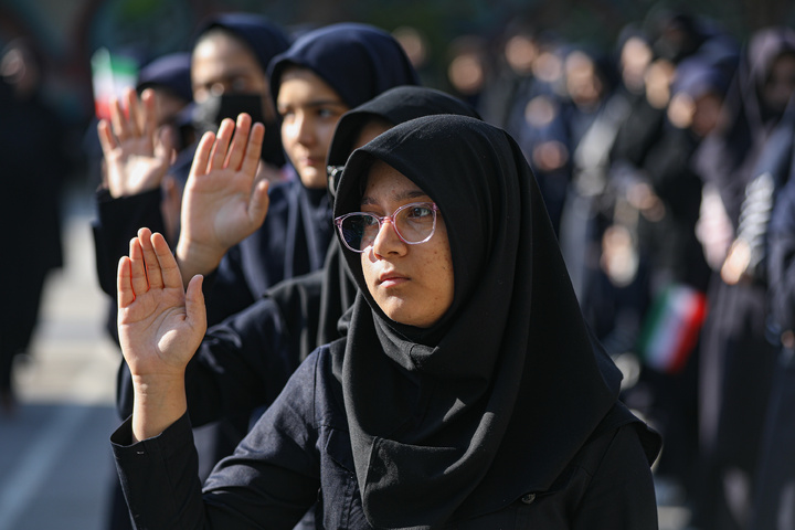 حضور خدام حرم مطهر رضوی در دبیرستان دخترانه فرهنگیان مشهد