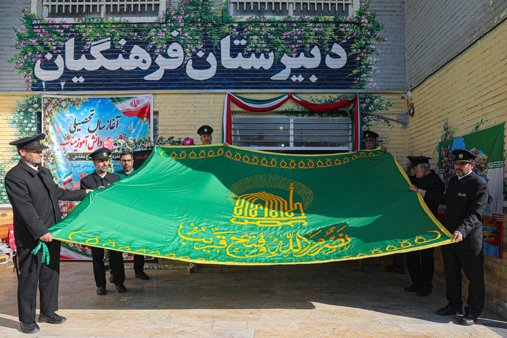 حضور خدام حرم مطهر رضوی در دبیرستان دخترانه فرهنگیان مشهد