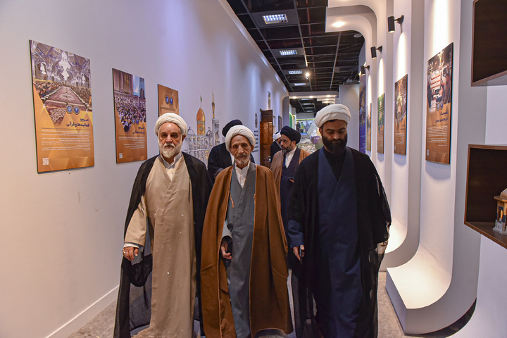 بازدید جمعی از علمای مشهد از بخش‌های مختلف حرم امام رضا علیه‌السلام