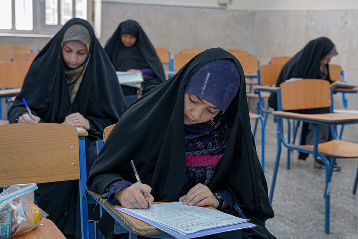 مصاحبه و ارزیابی متقاضیان تحصیل در دانشگاه بین‌المللی امام رضا علیه‌السلام
