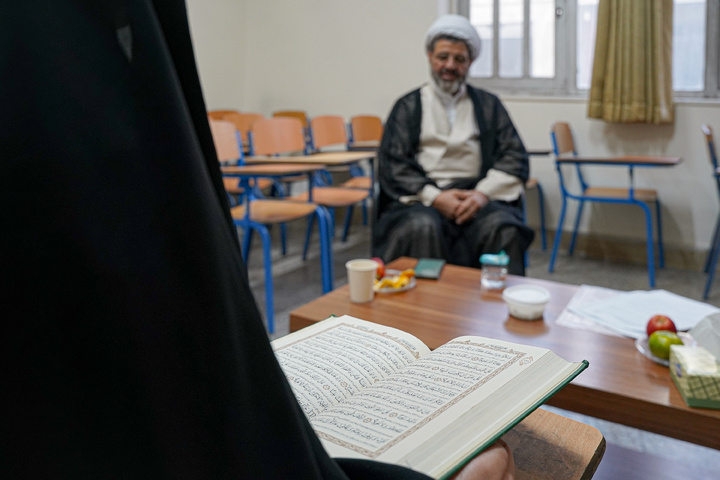 مصاحبه و ارزیابی متقاضیان تحصیل در دانشگاه بین‌المللی امام رضا علیه‌السلام