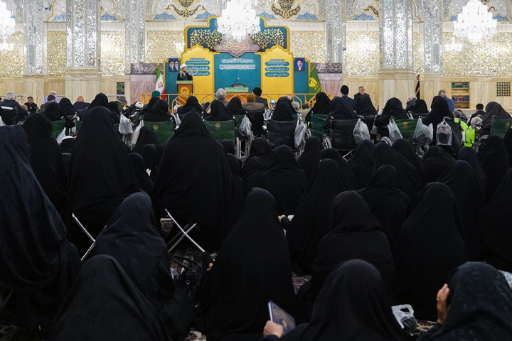 تشرف گروهی زائرین توان‌یاب به حرم مطهر رضوی