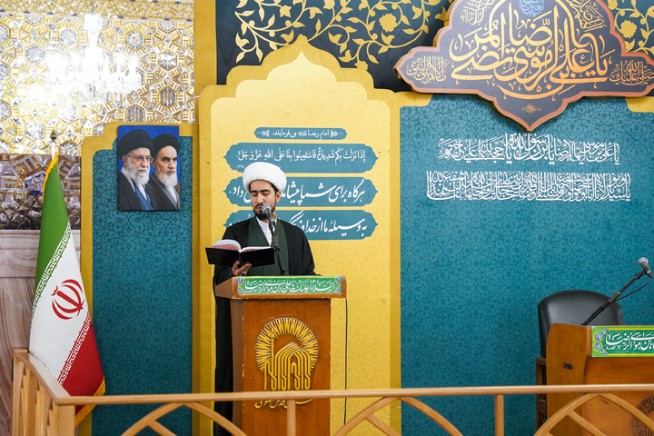 تشرف گروهی زائرین توان‌یاب به حرم مطهر رضوی