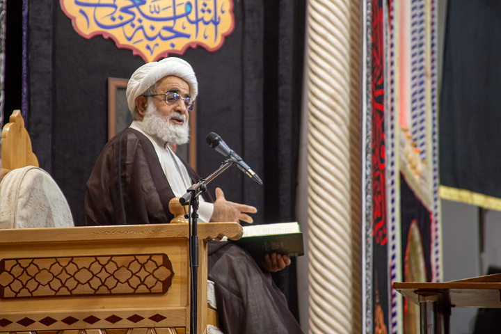 عزاداری زائران حرم مطهر بانوی کرامت در شب زیارتی اباعبدالله الحسین(ع)