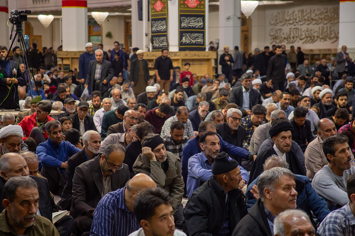 عزاداری زائران حرم مطهر بانوی کرامت در شب زیارتی اباعبدالله الحسین(ع)