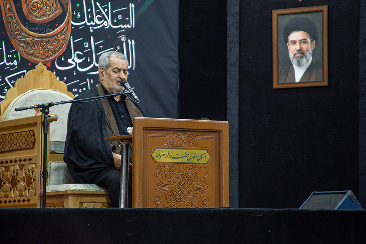 عزاداری زائران حرم مطهر بانوی کرامت در شب زیارتی اباعبدالله الحسین(ع)