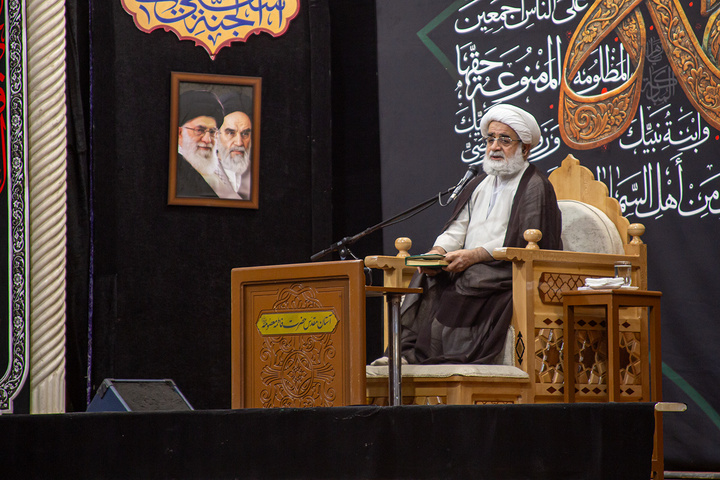 عزاداری زائران حرم مطهر بانوی کرامت در شب زیارتی اباعبدالله الحسین(ع)