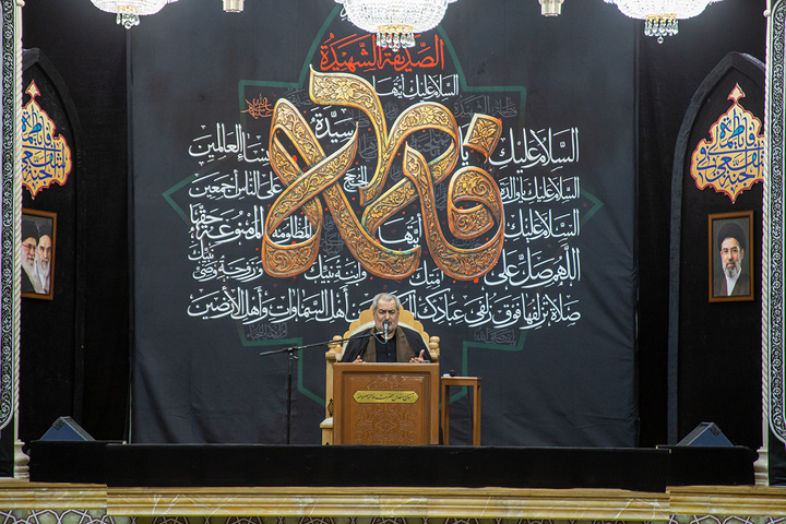 عزاداری زائران حرم مطهر بانوی کرامت در شب زیارتی اباعبدالله الحسین(ع)