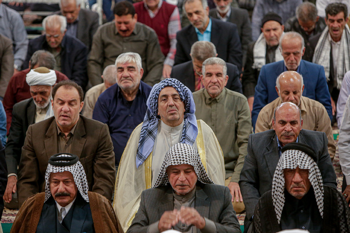 حضور شیوخ و سران غیور عشایر عراق و خوزستان در نماز جمعه مشهد مقدس
