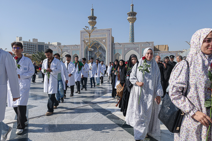 آیین روپوش سفید و سوگند پزشکی دانش‌آموختگان دانشگاه علوم پزشکی شیراز