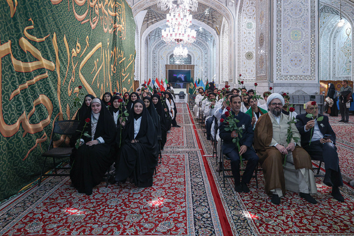 آیین روپوش سفید و سوگند پزشکی دانش‌آموختگان دانشگاه علوم پزشکی شیراز