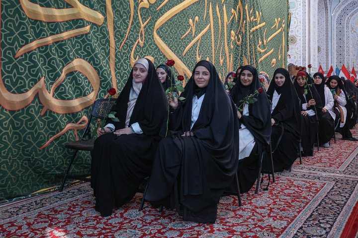 آیین روپوش سفید و سوگند پزشکی دانش‌آموختگان دانشگاه علوم پزشکی شیراز