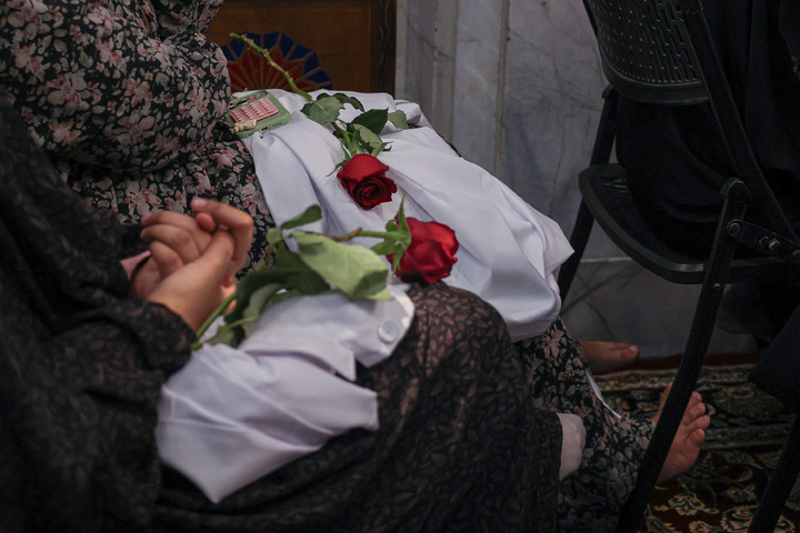 آیین روپوش سفید و سوگند پزشکی دانش‌آموختگان دانشگاه علوم پزشکی شیراز