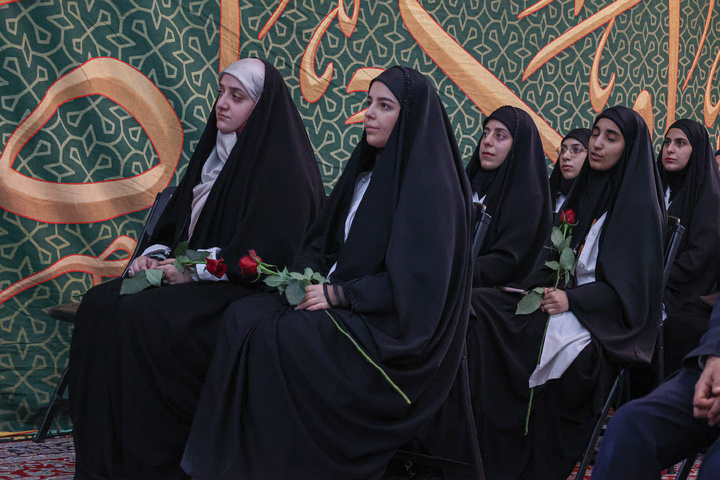 آیین روپوش سفید و سوگند پزشکی دانش‌آموختگان دانشگاه علوم پزشکی شیراز