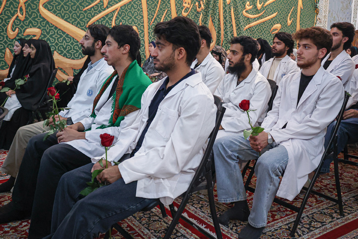 آیین روپوش سفید و سوگند پزشکی دانش‌آموختگان دانشگاه علوم پزشکی شیراز