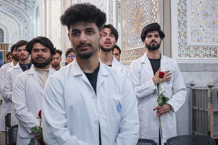 آیین روپوش سفید و سوگند پزشکی دانش‌آموختگان دانشگاه علوم پزشکی شیراز