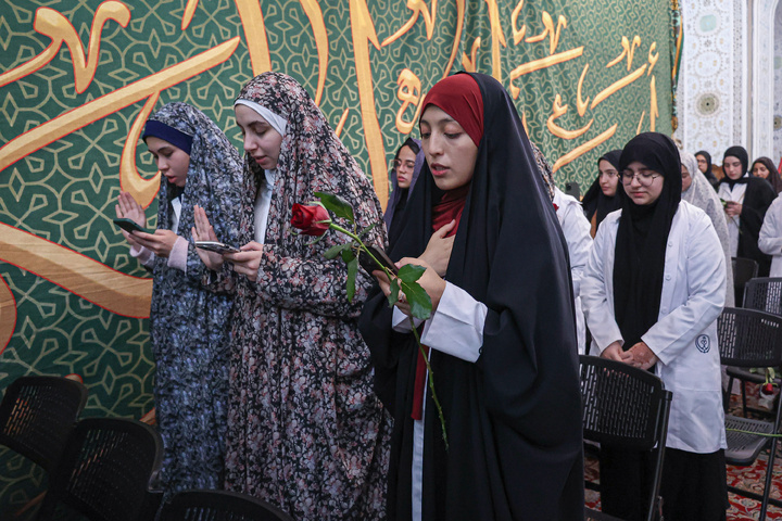 آیین روپوش سفید و سوگند پزشکی دانش‌آموختگان دانشگاه علوم پزشکی شیراز