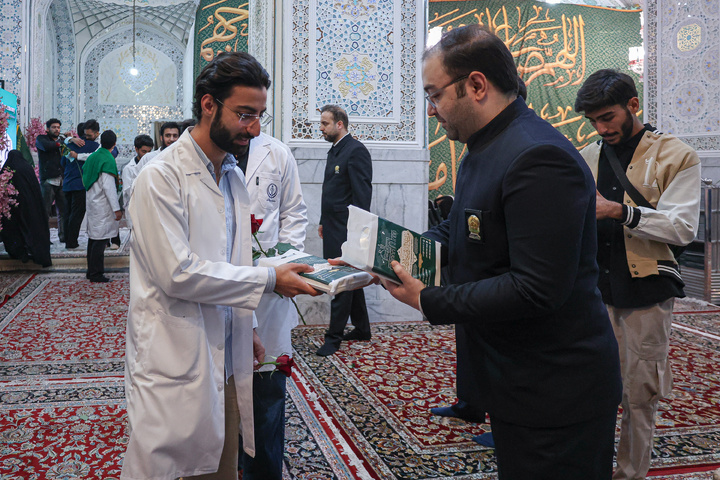 آیین روپوش سفید و سوگند پزشکی دانش‌آموختگان دانشگاه علوم پزشکی شیراز